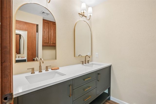 1585 Matterhorn Drive NE, Cedar Rapids, IA 52402