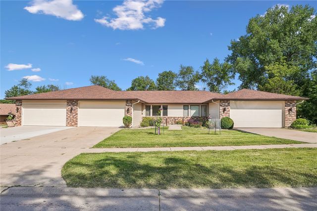 1585 Matterhorn Drive NE, Cedar Rapids, IA 52402