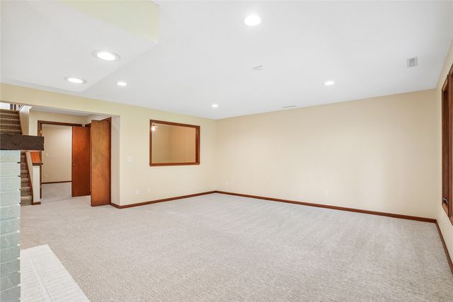 1585 Matterhorn Drive NE, Cedar Rapids, IA 52402