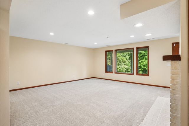 1585 Matterhorn Drive NE, Cedar Rapids, IA 52402