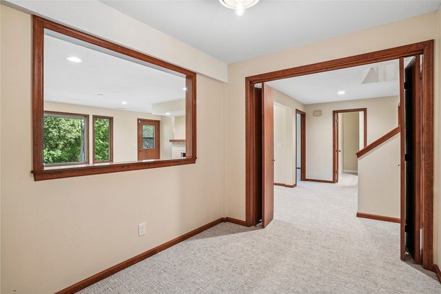1585 Matterhorn Drive NE, Cedar Rapids, IA 52402