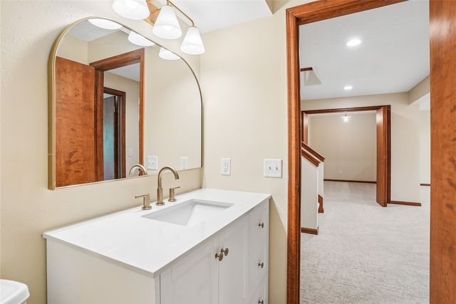 1585 Matterhorn Drive NE, Cedar Rapids, IA 52402