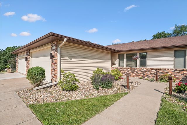1585 Matterhorn Drive NE, Cedar Rapids, IA 52402