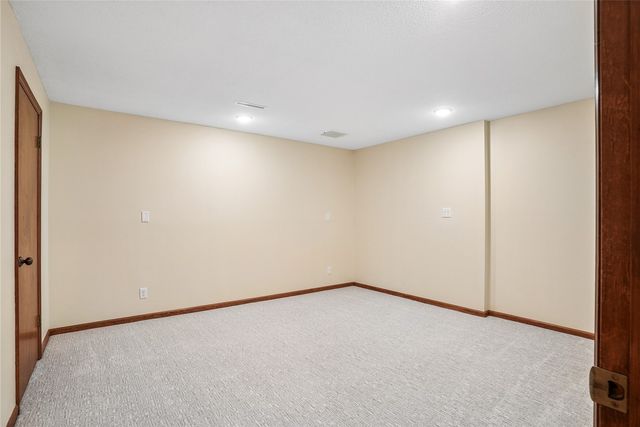 1585 Matterhorn Drive NE, Cedar Rapids, IA 52402