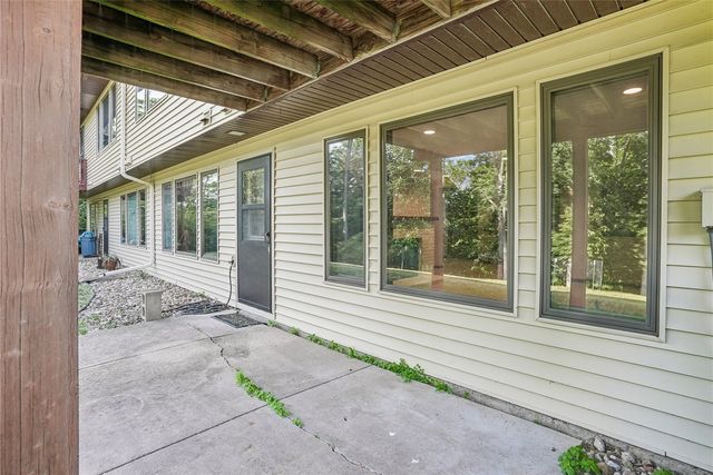 1585 Matterhorn Drive NE, Cedar Rapids, IA 52402