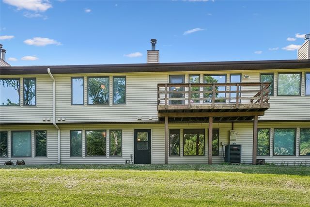 1585 Matterhorn Drive NE, Cedar Rapids, IA 52402