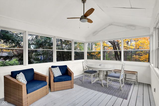 95 Williamsburg Court, Zionsville, IN 46077