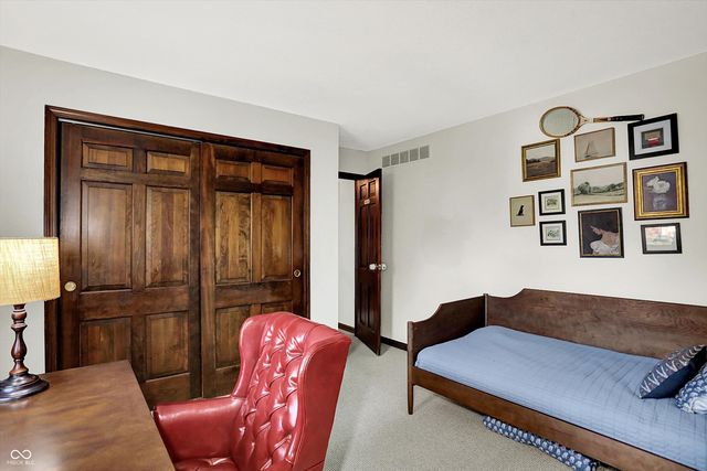 95 Williamsburg Court, Zionsville, IN 46077