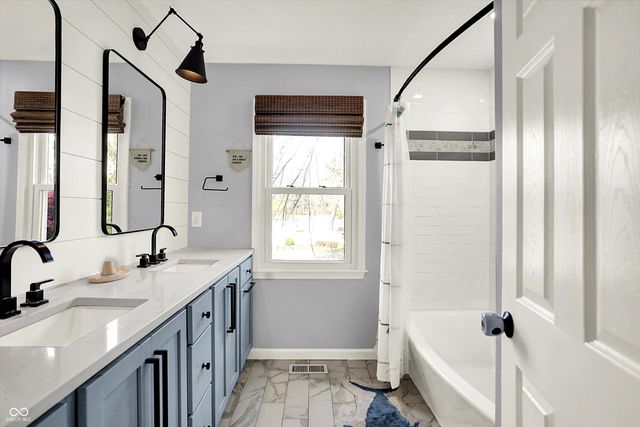 95 Williamsburg Court, Zionsville, IN 46077