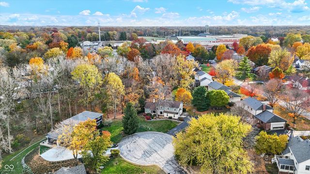 95 Williamsburg Court, Zionsville, IN 46077