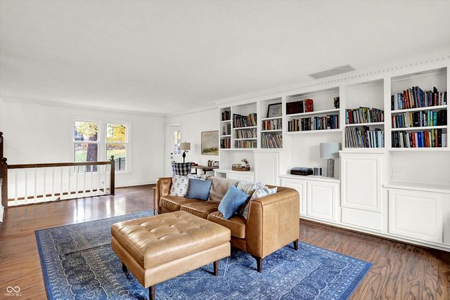 95 Williamsburg Court, Zionsville, IN 46077