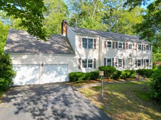 22 Trumbull Road, Waterford, CT 06385