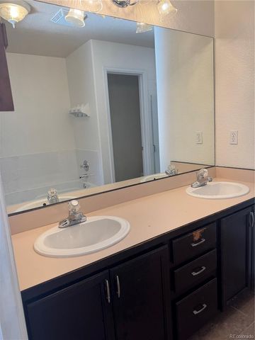 15555 E 40th Avenue 49, Denver, CO 80239
