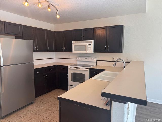 15555 E 40th Avenue 49, Denver, CO 80239