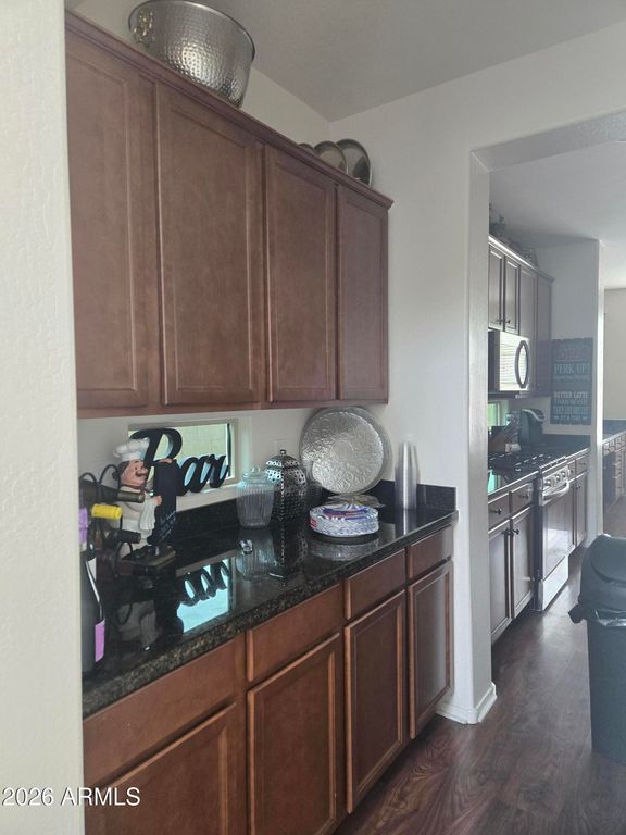 Image 5 of property listing at 15143 W WESTVIEW Drive, Goodyear, AZ 85395