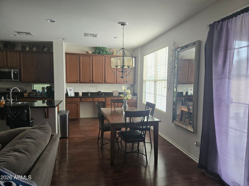 Image 7 of property listing at 15143 W WESTVIEW Drive, Goodyear, AZ 85395