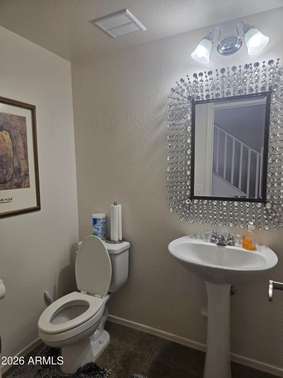 Image 8 of property listing at 15143 W WESTVIEW Drive, Goodyear, AZ 85395