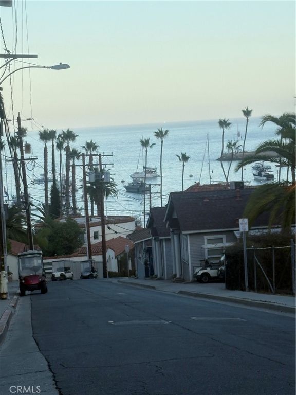 132 Vieudelou Avenue 8, Avalon, CA 90704 — photo 4