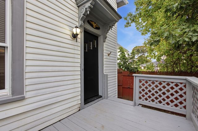 221 Chatham St, Lynn, MA 01902
