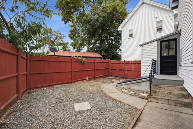 221 Chatham St, Lynn, MA 01902