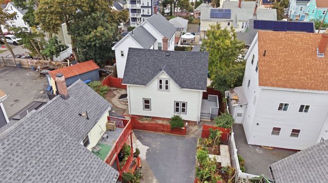 221 Chatham St, Lynn, MA 01902