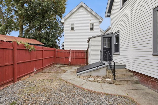 221 Chatham St, Lynn, MA 01902
