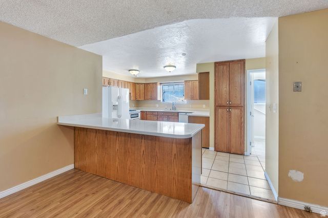 3382 S SHARON CIR, Magna, UT 84044