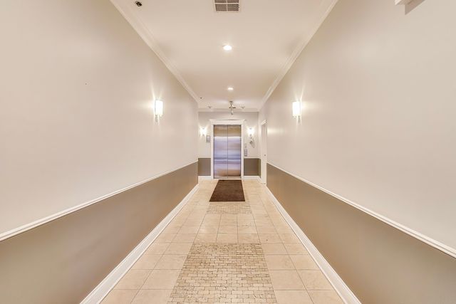 2811 N Bell Avenue 107, Chicago, IL 60618