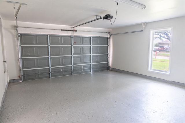 609 Oak Harbor Drive, Houston, TX 77062