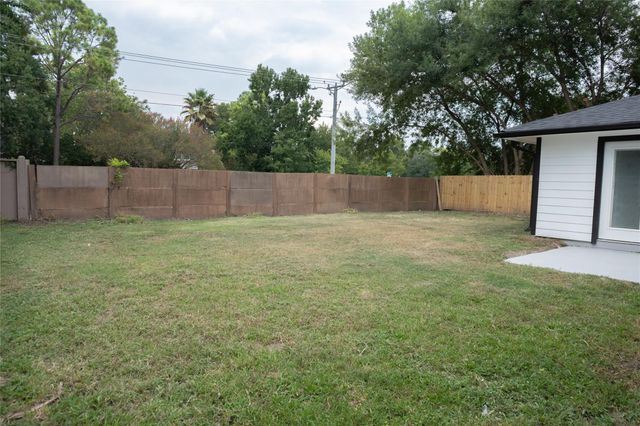 609 Oak Harbor Drive, Houston, TX 77062