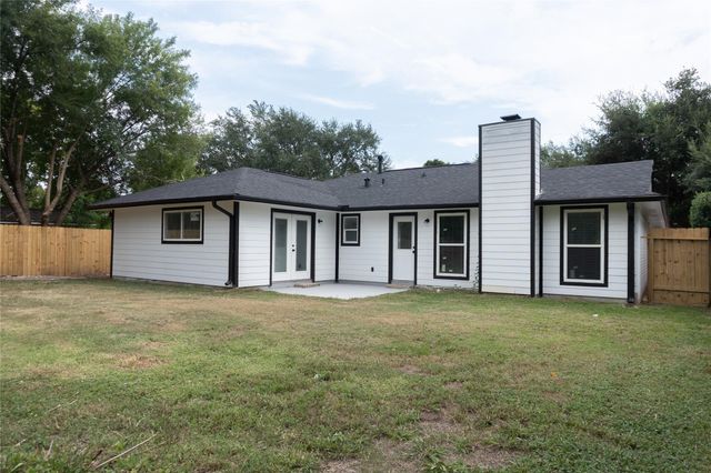 609 Oak Harbor Drive, Houston, TX 77062