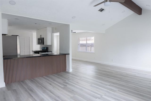 609 Oak Harbor Drive, Houston, TX 77062