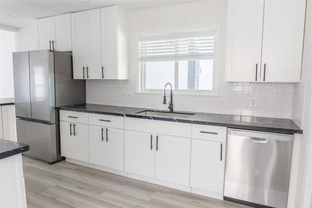 609 Oak Harbor Drive, Houston, TX 77062