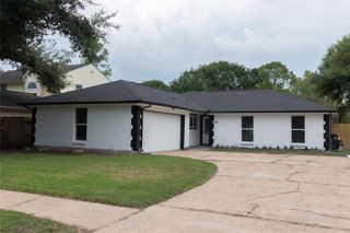 609 Oak Harbor Drive, Houston, TX 77062