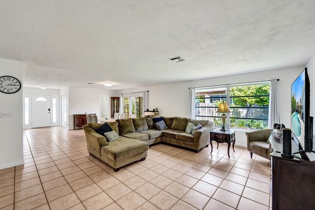 1208 NE 7th Street, Pompano Beach, FL 33060