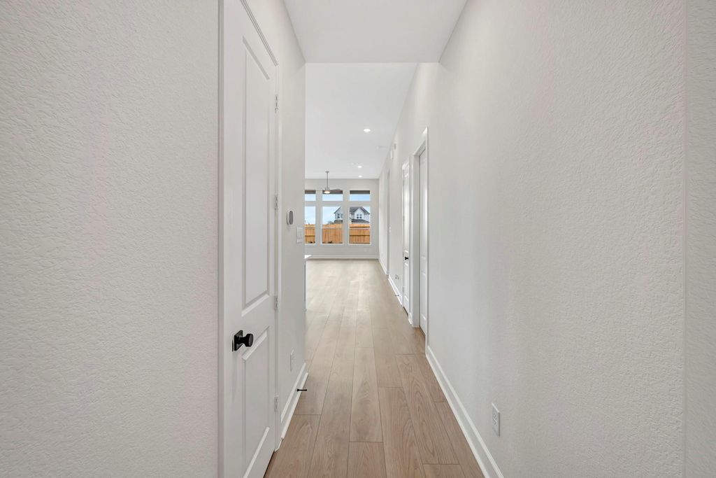 Image 10 of property listing at 454 Silver Moon Way, Katy, TX 77493