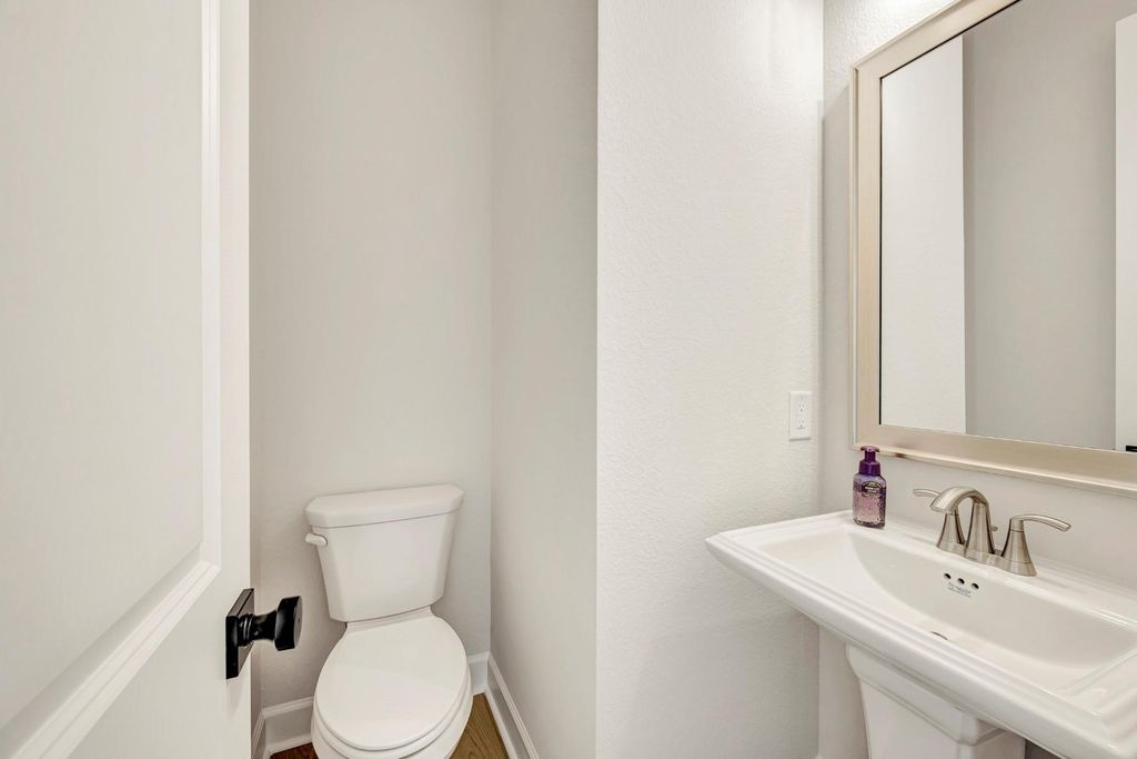 Image 11 of property listing at 454 Silver Moon Way, Katy, TX 77493