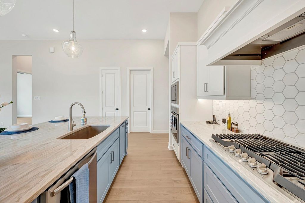 Image 23 of property listing at 454 Silver Moon Way, Katy, TX 77493