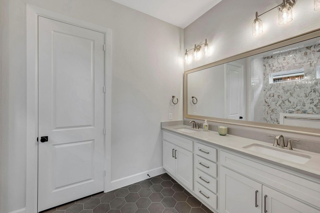 Image 37 of property listing at 454 Silver Moon Way, Katy, TX 77493