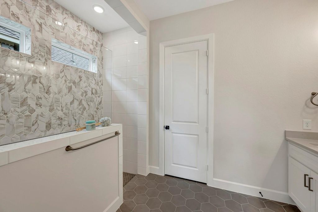 Image 38 of property listing at 454 Silver Moon Way, Katy, TX 77493