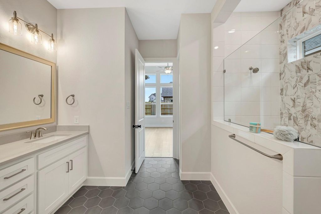 Image 40 of property listing at 454 Silver Moon Way, Katy, TX 77493