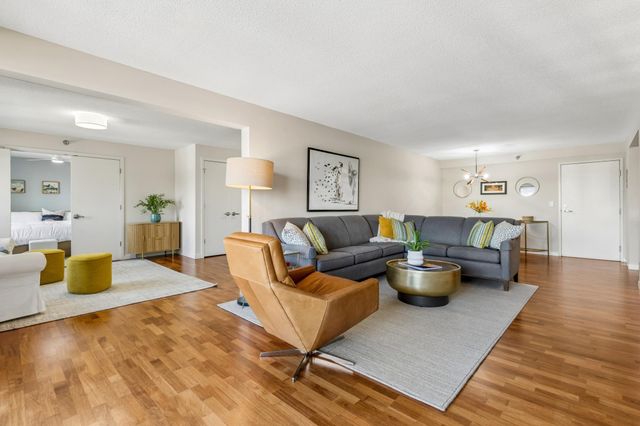52 Groveland Terrace A302, Minneapolis, MN 55403