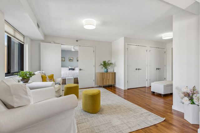 52 Groveland Terrace A302, Minneapolis, MN 55403