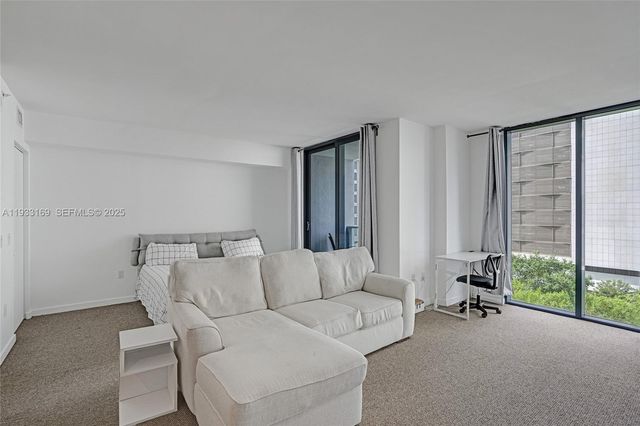 31 SE 6th St 805, Miami, FL 33131