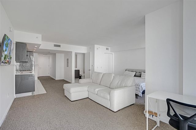 31 SE 6th St 805, Miami, FL 33131