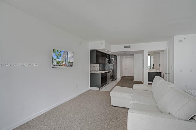 31 SE 6th St 805, Miami, FL 33131