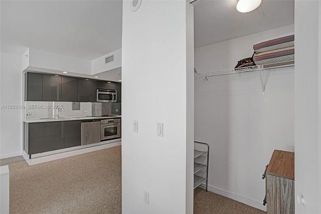 31 SE 6th St 805, Miami, FL 33131