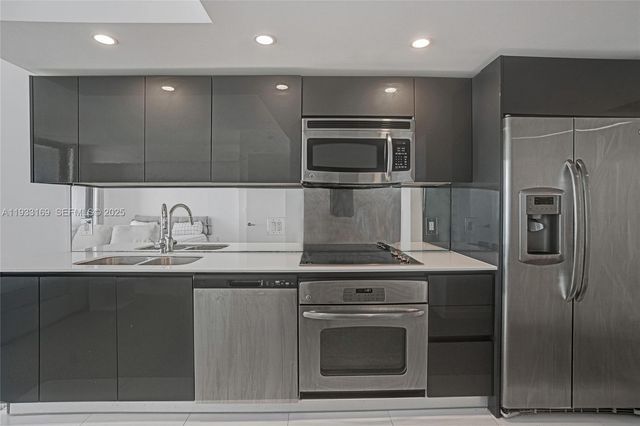 31 SE 6th St 805, Miami, FL 33131