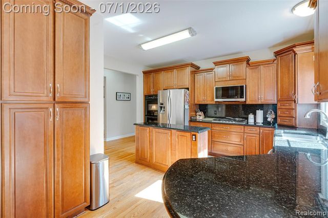 4461 Old Oak Court, Plymouth, MI 48170