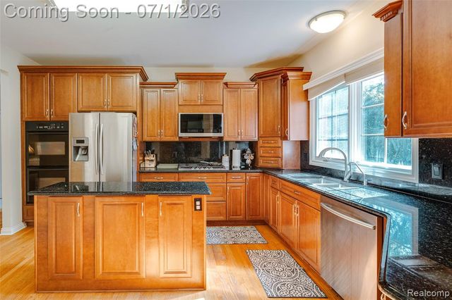 4461 Old Oak Court, Plymouth, MI 48170